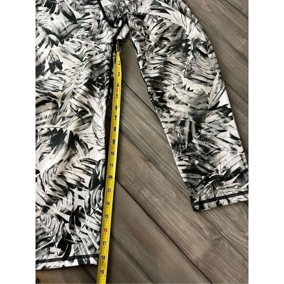 prAna Black Paradise Roxanne Capri Palm Tropical Leggings Size Small - Picture 8 of 10